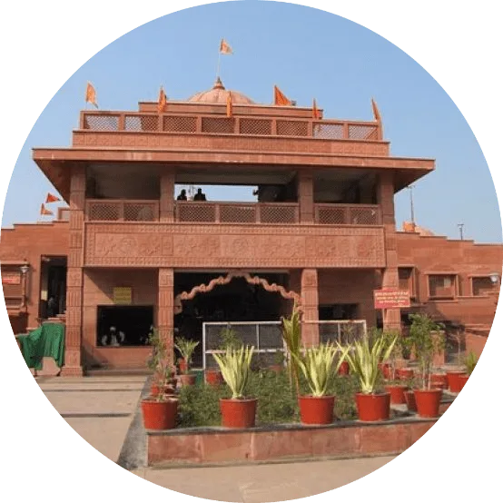 मंगलनाथ मंदिर भवन का सामने से दृश्य